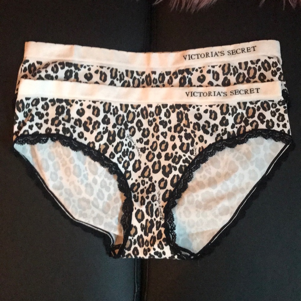 2 pair Victoria’s Secret Women’s hiphugger panties